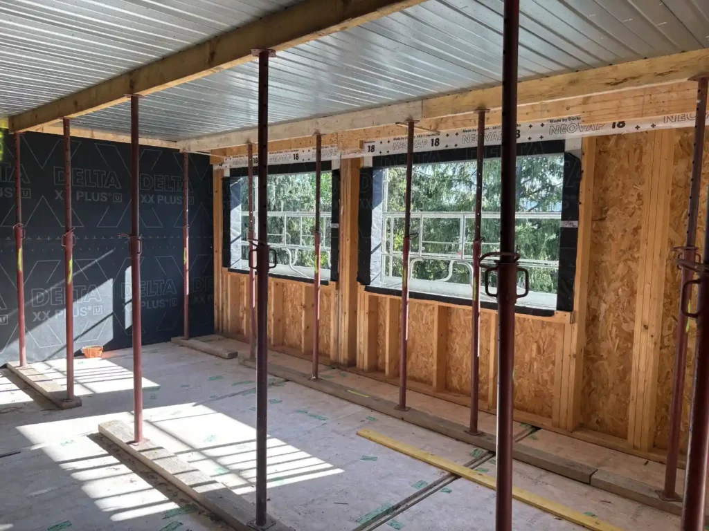 Vue détaillée des ouvrages bois réalisés sur le projet.