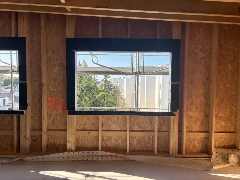 Vue détaillée des ouvrages bois réalisés sur le projet.