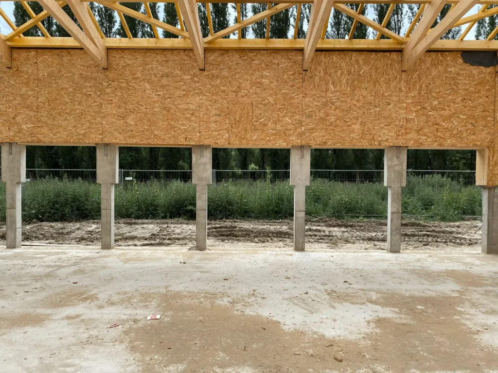 Chantier du futur pôle associatif en structure bois.