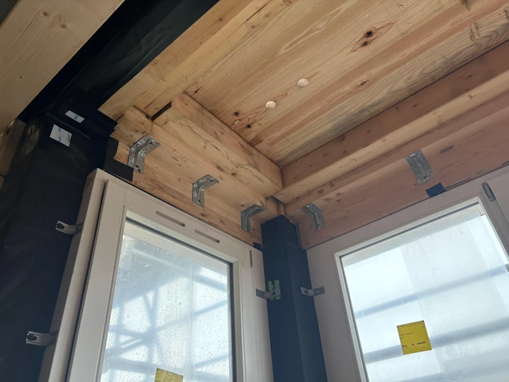 Bow-windows préfabriqués en structure bois du projet Chapelle Charbon.